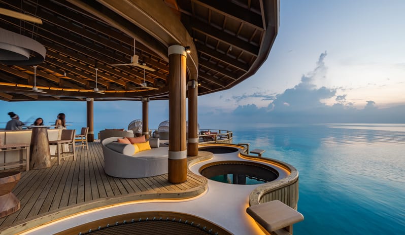 indian-ocean-holidays-maldives-centara-grand-lagoon-maldives-sunset-social